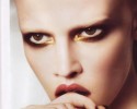 ���� ����� (Lara Stone).