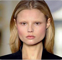 Самый уродливый тренд года на показах Prada: Моделей заставили сбрить брови