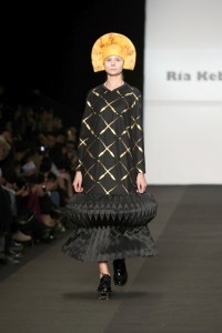 Британский ELLE ОMERCEDES-BENZ FASHION WEEK RUSSIA