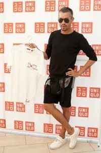 UNIQLO: выставка футболок Save Japan! от российских звезд в Токио